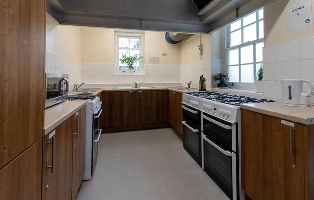 Goldsmiths House - Campus Accommodation - Caters to Women