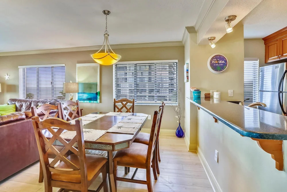 Land's End 407 Building 11 Beachfront / End Unit /top Floor