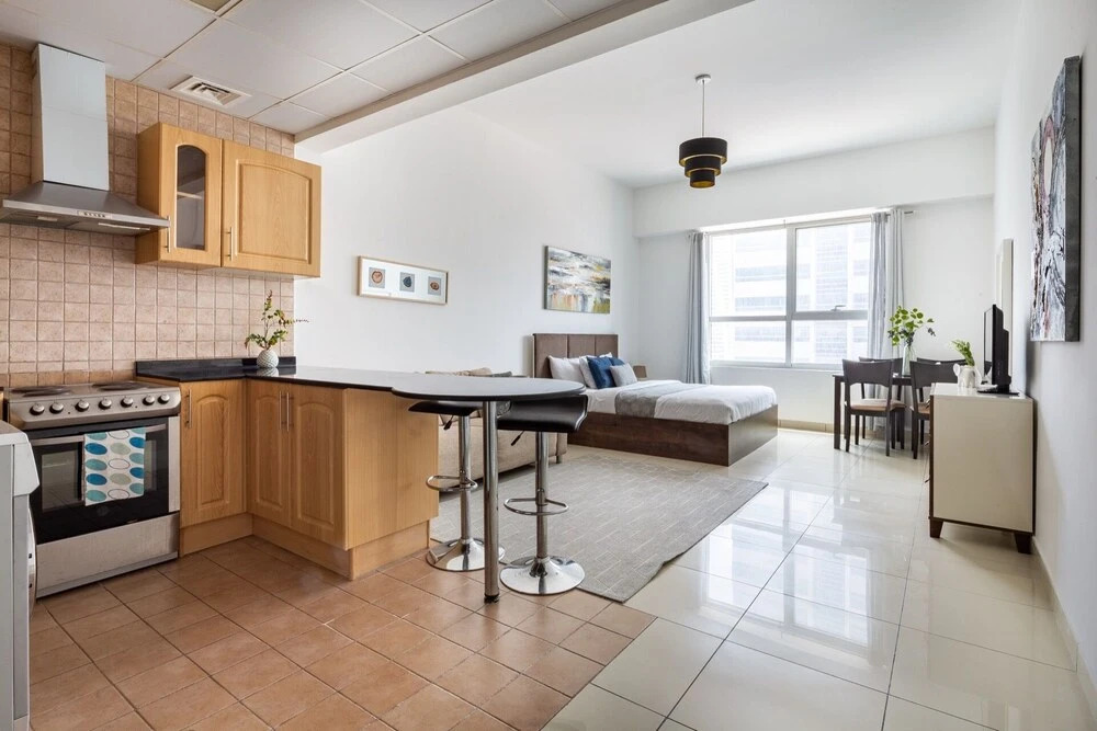 Light and Modern Studio in Jlt! Sleeps 3!