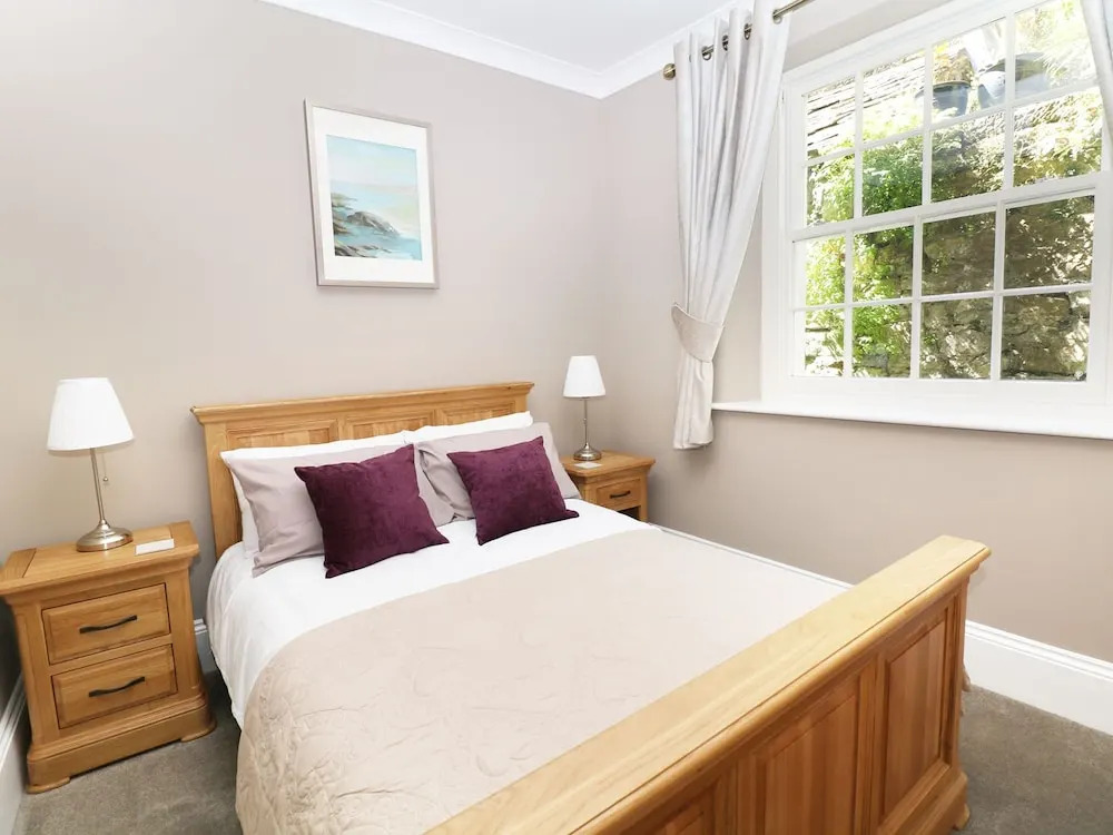 2 Regency House