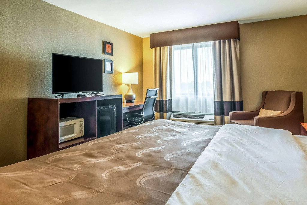 Quality Inn & Suites Salem near I-57