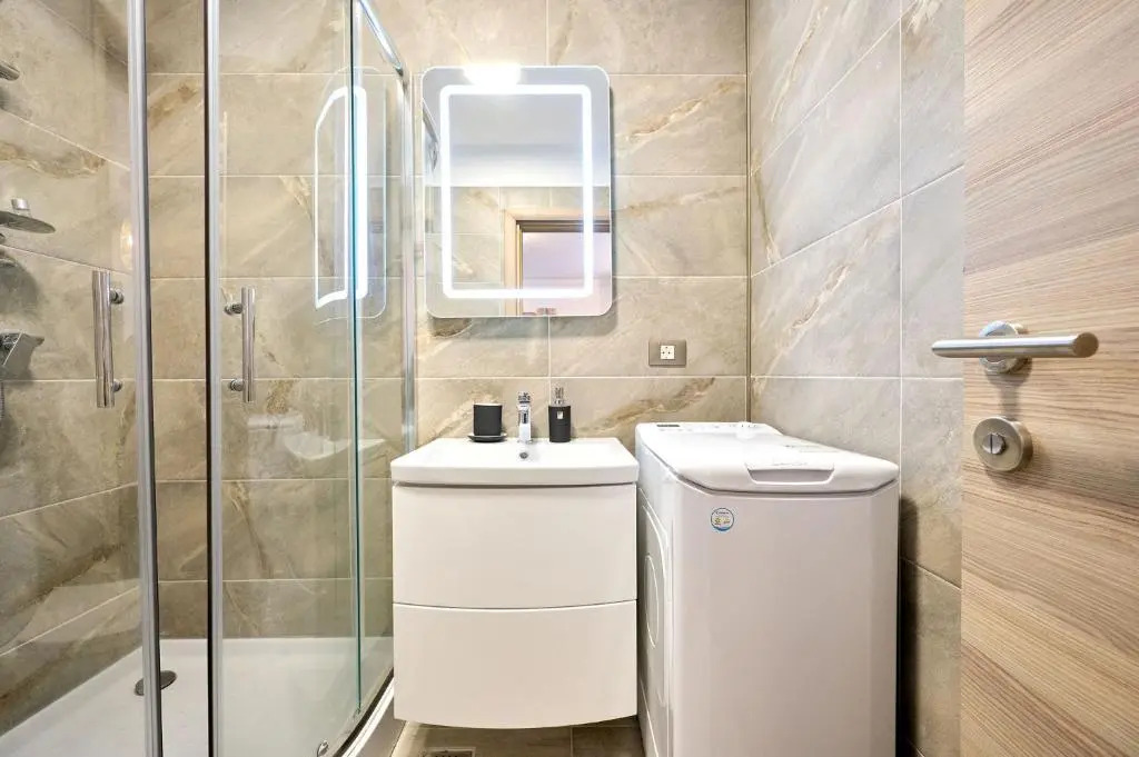 Royale Sundance Studio 8 in Alezzi Beach Spa Pool