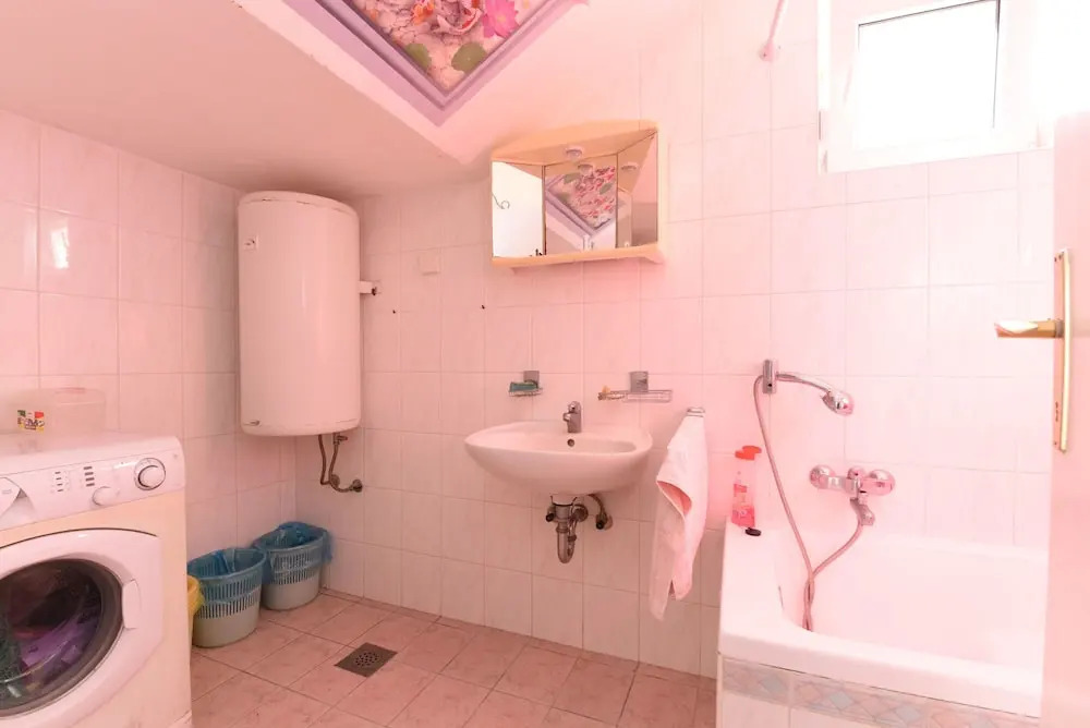 Apartment 1562