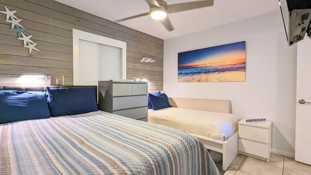 Cool Waves Oceanfront Retreat - St Augustine Beach 2 Pools 5 Hot Tubs! On the Beach