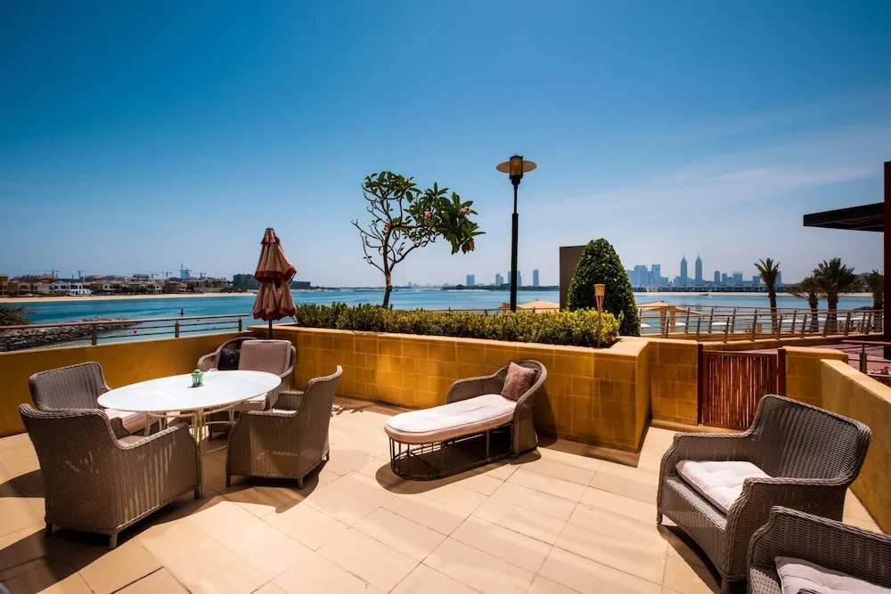 Exquisite 2BR w Exclusive Beach Access at the Palm