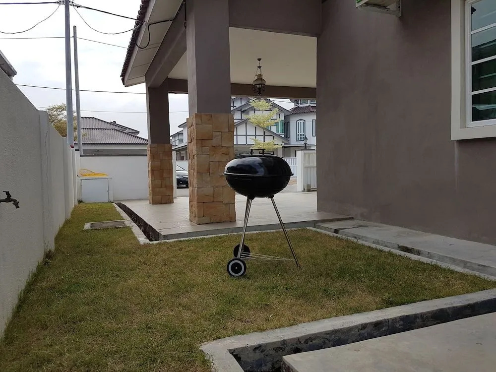 Sitiawan Homestay Entire Semi D house