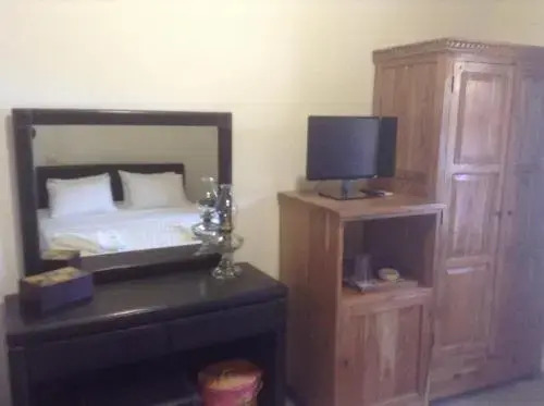 Akrotiri B&B