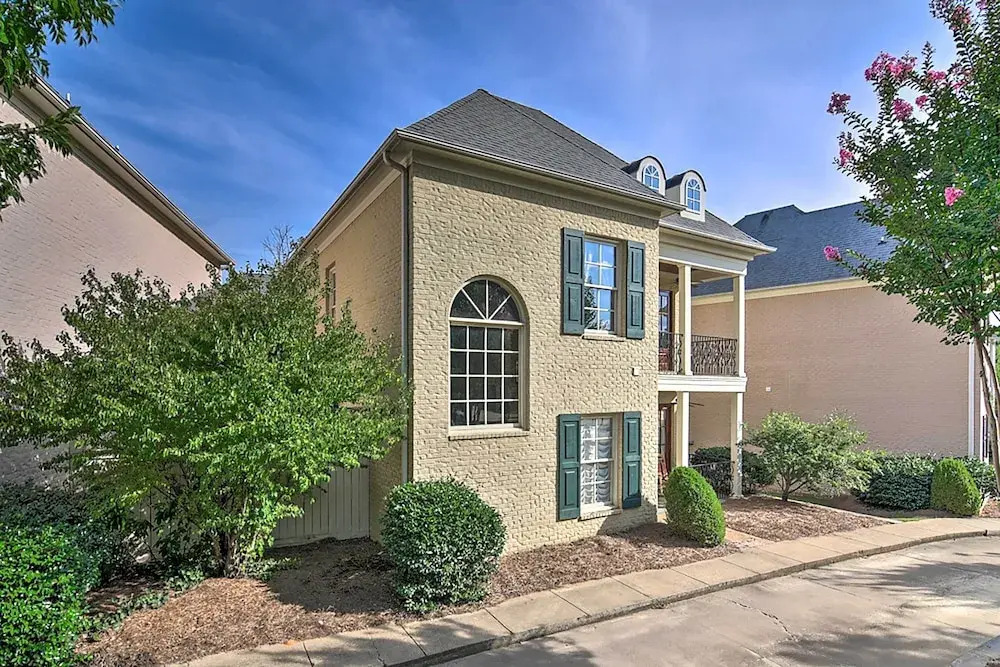Large, Elegant Home u003c 2 Miles to Ole Miss