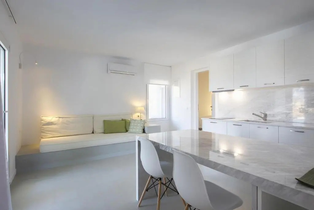 4 maisonettes with a swimming pool and a sea view, in the area of Koundouros