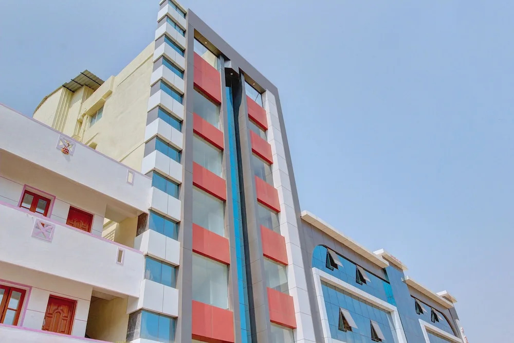 OYO 11724 Chitra Residency Premium