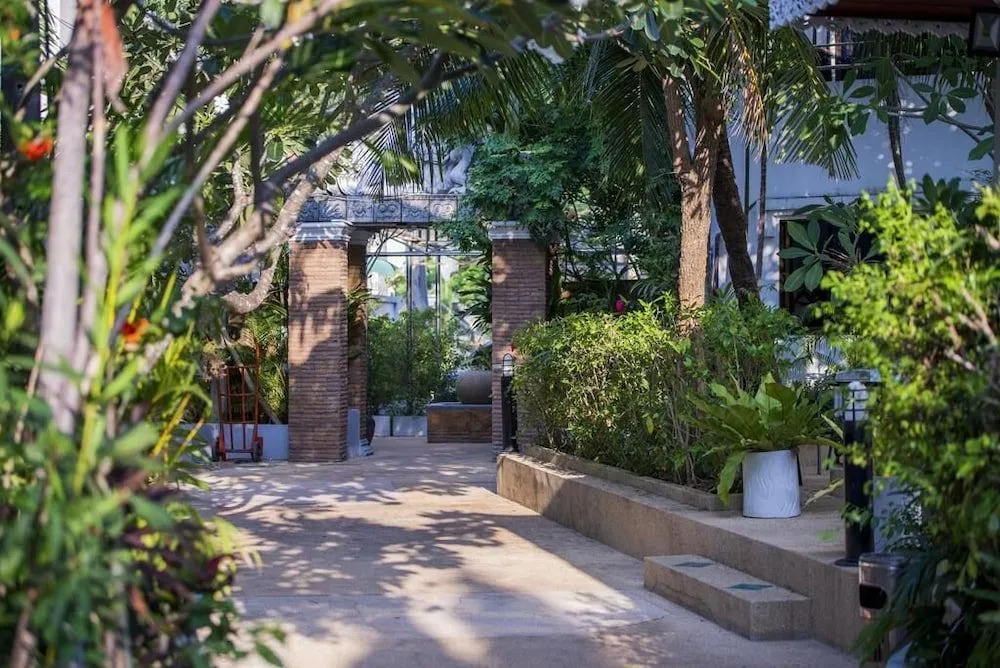 Sharaya Karon Resort