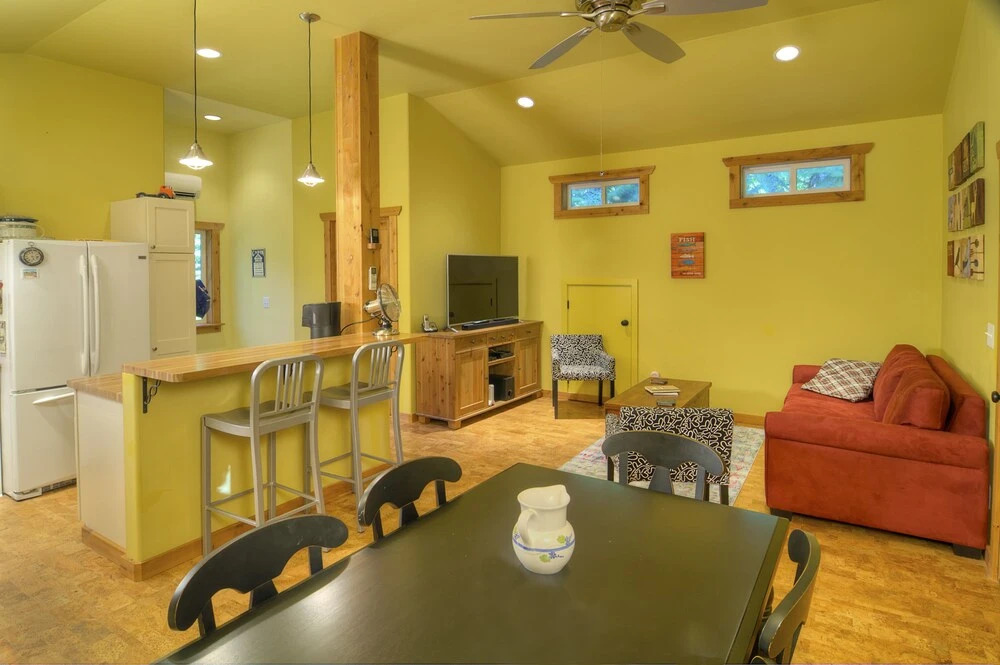 Fish Lake Loft - One Bedroom Cabin with Hot Tub