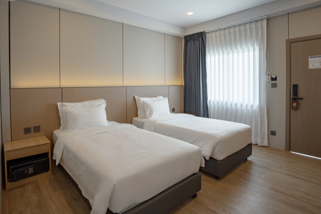 Отель HippoTel Khaorang Phuket Town