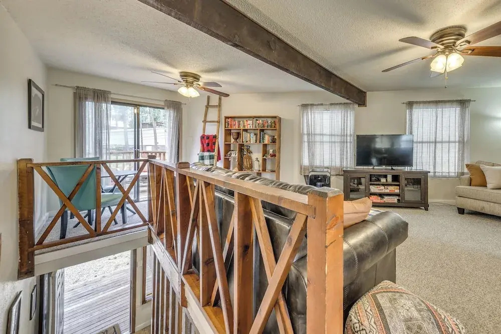 Ruidoso Home w/ Balcony ~ 16 Mi to Ski Apache!