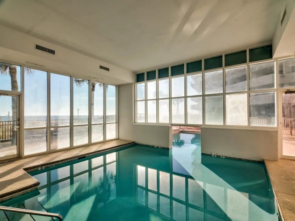 Splendid Condo on Sands of Gulf Shores With Pools