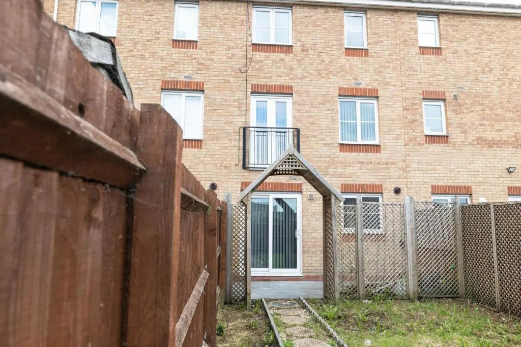LARGE & NEW Contractor House & Private Parking & Garden & close toM6