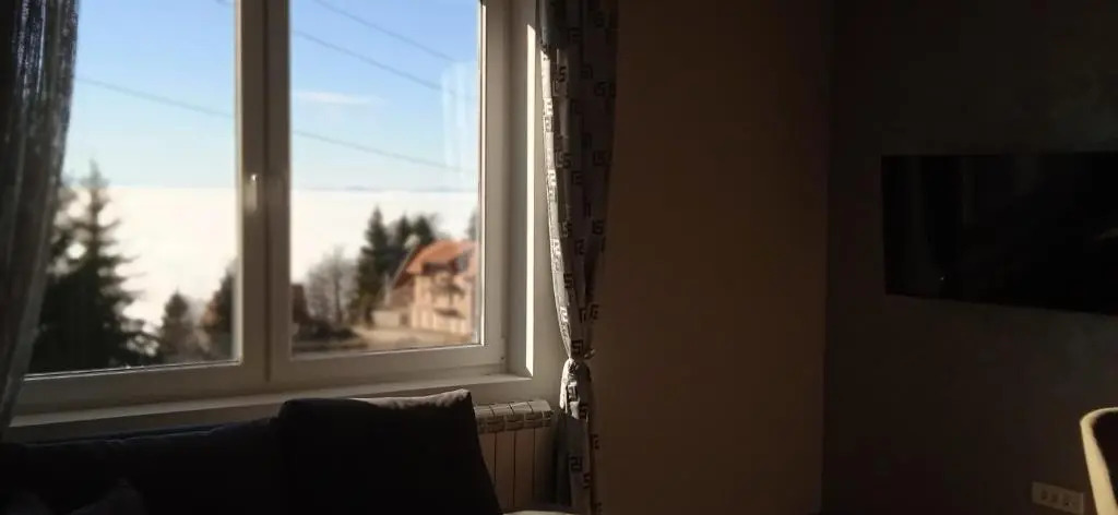 Iznad oblaka A3 kod Kraljevih čardaka Vikend naselje bb