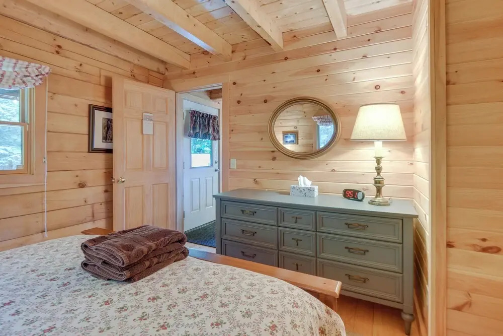 Updated Log Cabin Near Story Land & Diana's Baths!