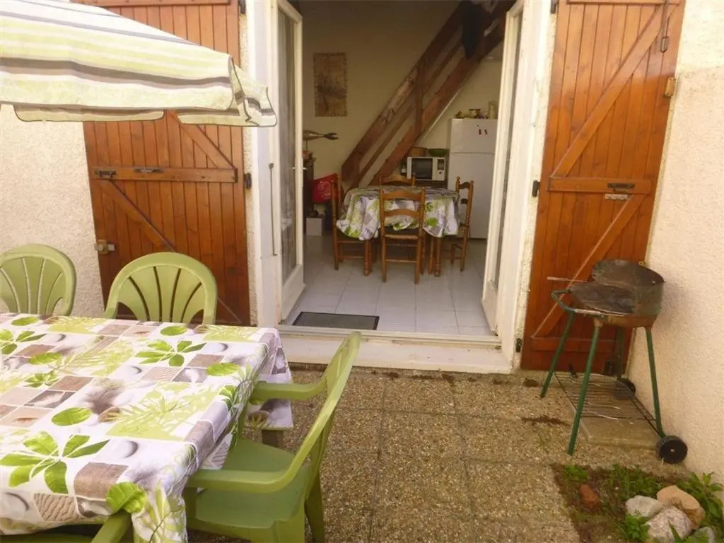 Villa T2 avec mezzanine, terrasse, parking privé, proche commerces et plage, calme, 6 couchages - FR-1-81-91