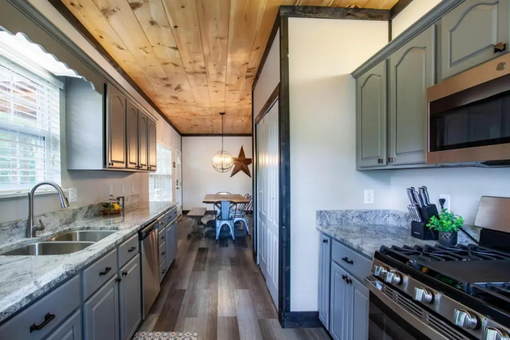 Pine Cove Cabin - Hot Tub, Game Room, Theater Room