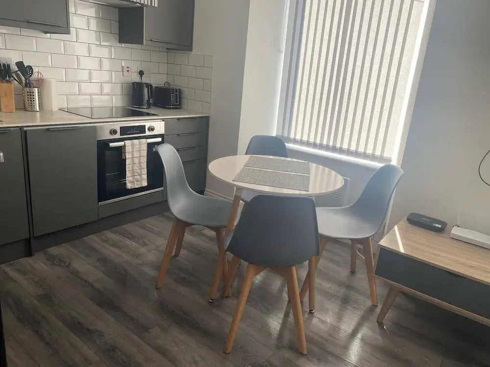 Bright & Stylish 1-bed Apt W/free Parking & Wi-fi