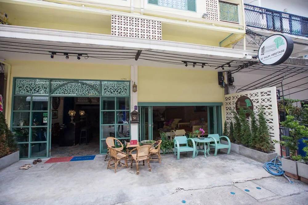 ZEN Rooms Manee Nopparat Soi 1