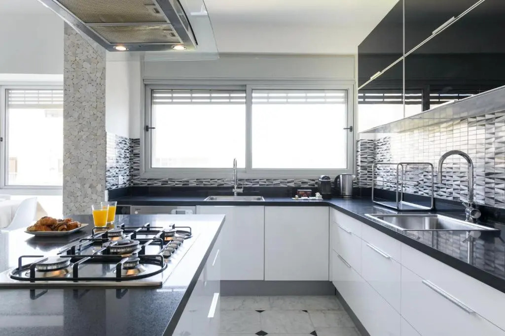 Frishman 3 Bedrooms Apartment