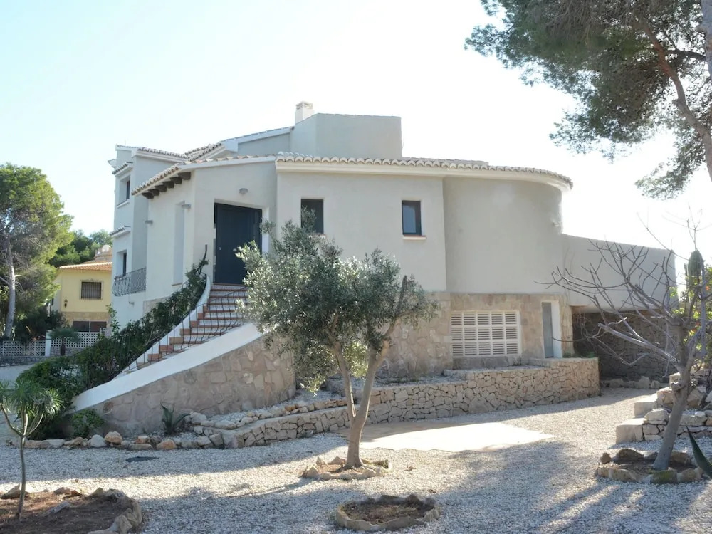 Gorgeous Villa in Ambolo With Private Swimming Pool