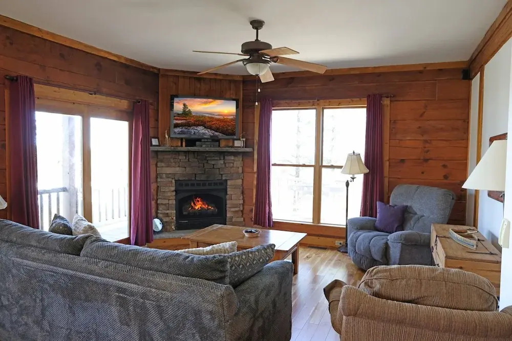4 BR: Timbers #1 Stand Alone Cabin