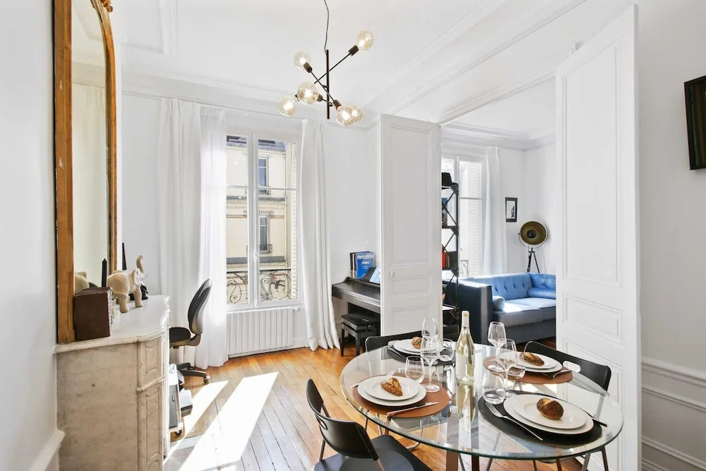 Cosy and Bright 1BR Flat Near Arc de Triomphe!