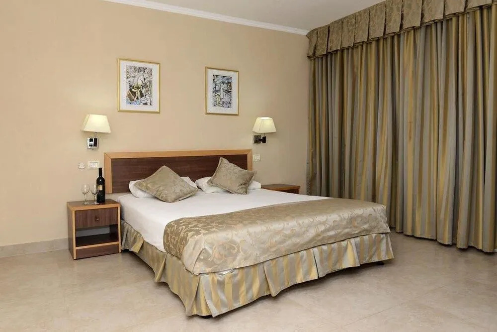 La Perla Hotel