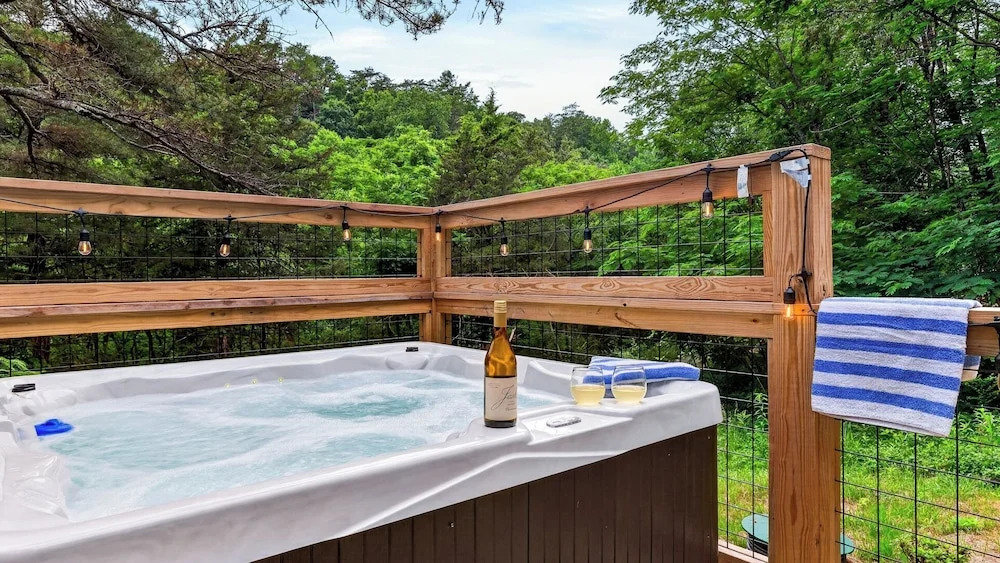 Fireside on Mortar by Avantstay Modern A-fram Home + Hot Tub + Firepit + Forest Views
