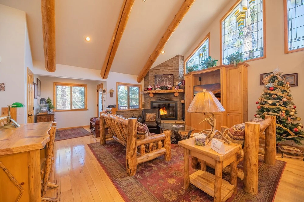 Bearfoot Bungalow - Premium And Spacious Home Close To The National Forest And The Village. 4 Bedroom Home
