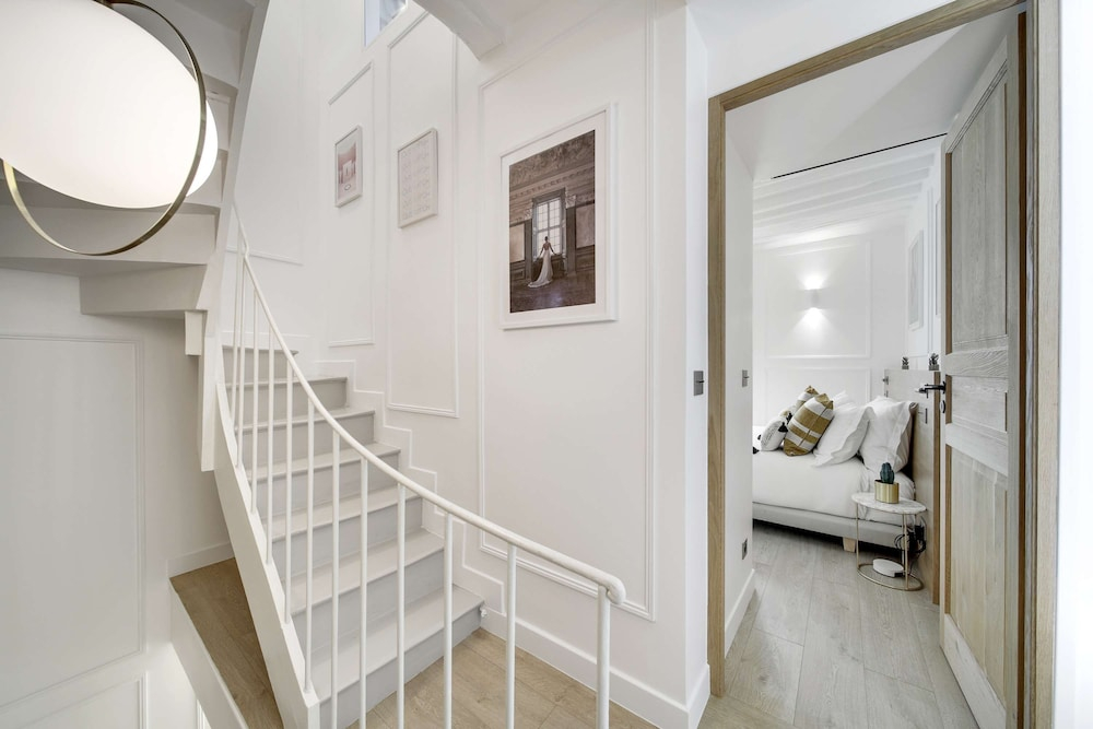 Historical House in the Heart of Paris - 5