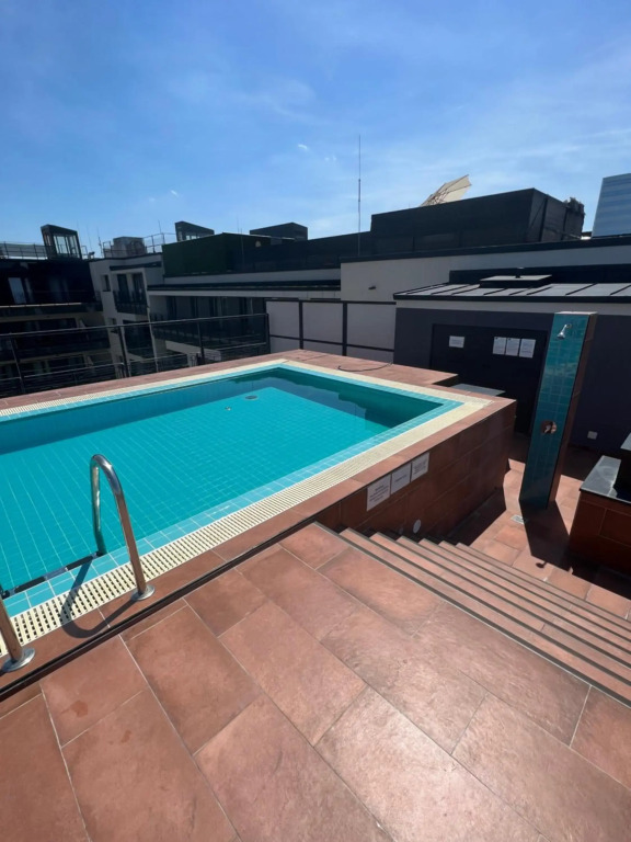 Luxury 5 Star Studio in the City Center with Pool