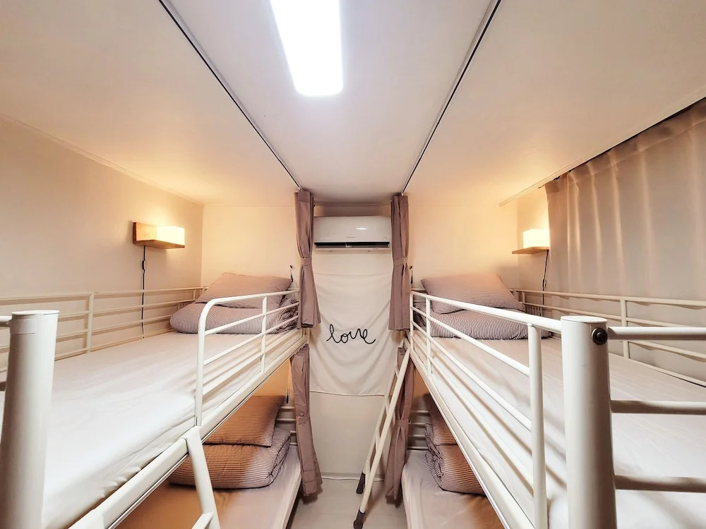YAB Guesthouse - Female Only