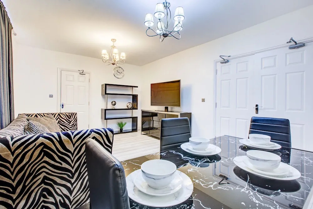 6 - 7 Beds-sleeps 12-elizabeth Line-free Parking