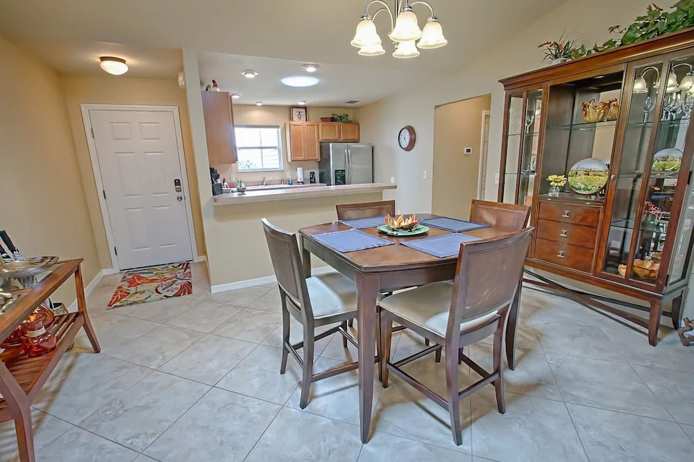 Corbett Drive Home 3 Bedroom by The VIR Group