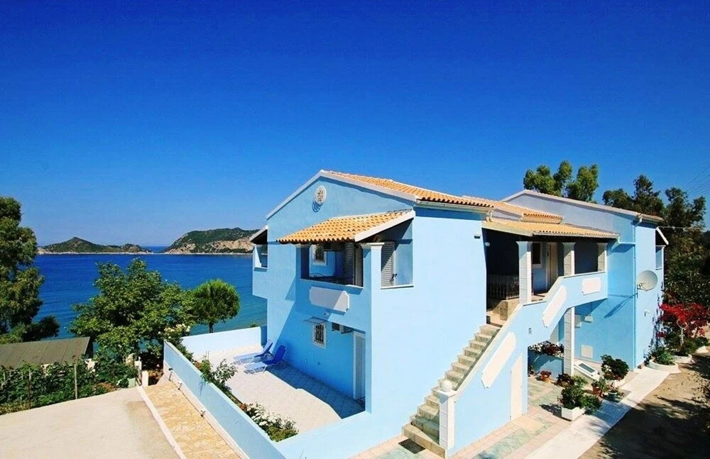Agios Georgios - 2 Beds - Sleeps 4 - Free Parking