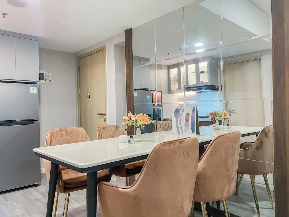 Homey And Modern Look 3Br At Meikarta With Balcon Apartment
