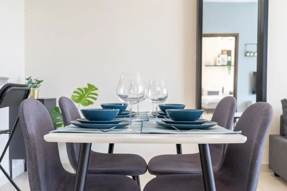 Refined 1BR Retreat in The Point Tower - Marina