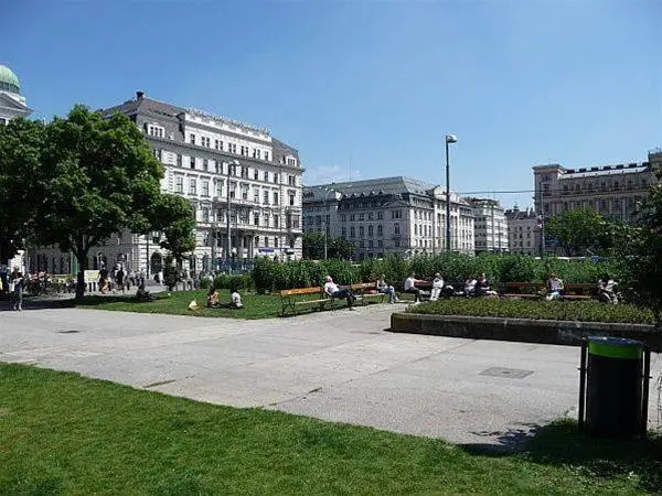 Designer Apartment In City Centre