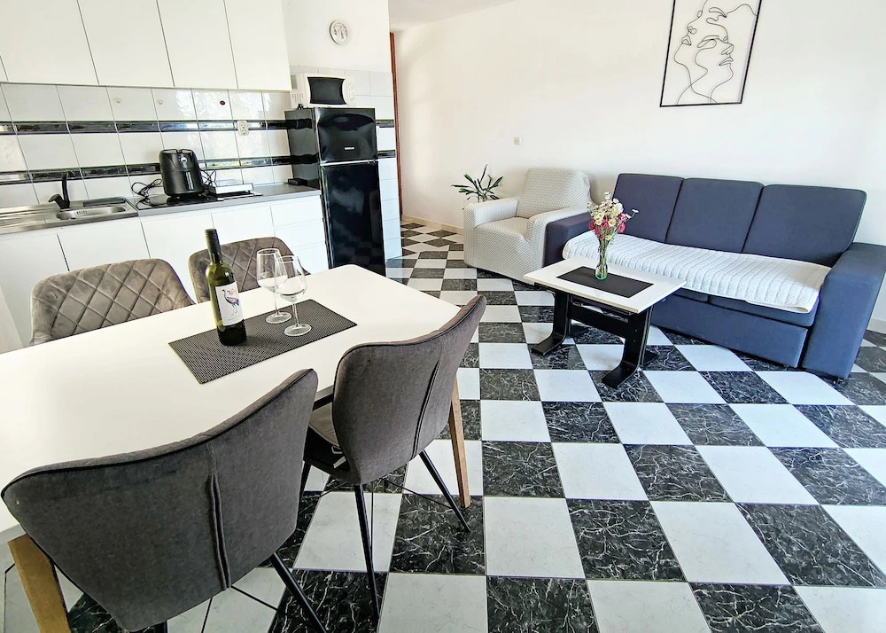 Apartments Zvonko