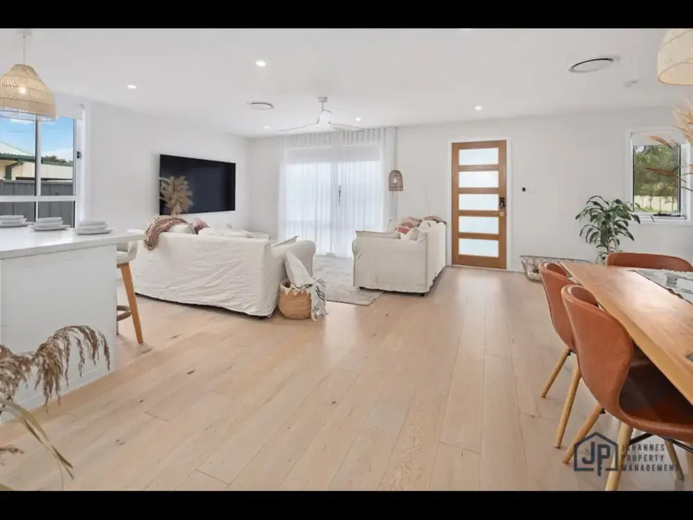 Elegant Beachside Retreat With Luxurious Amenities