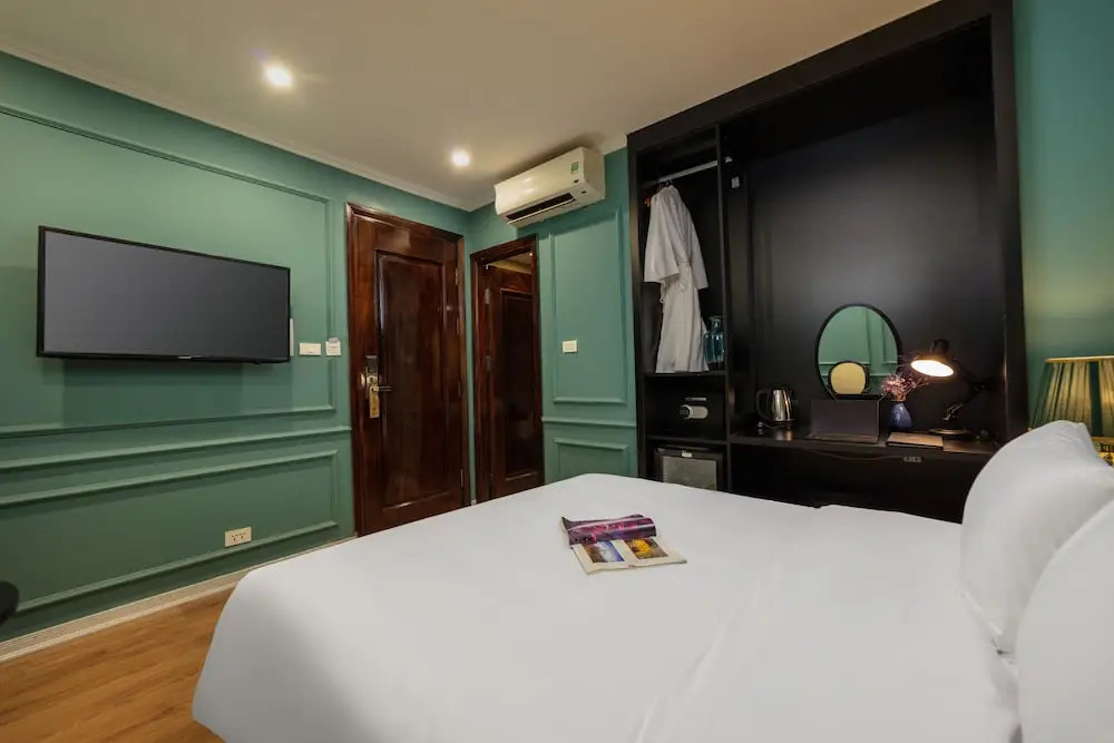 Madelise Palace Hotel & Travel