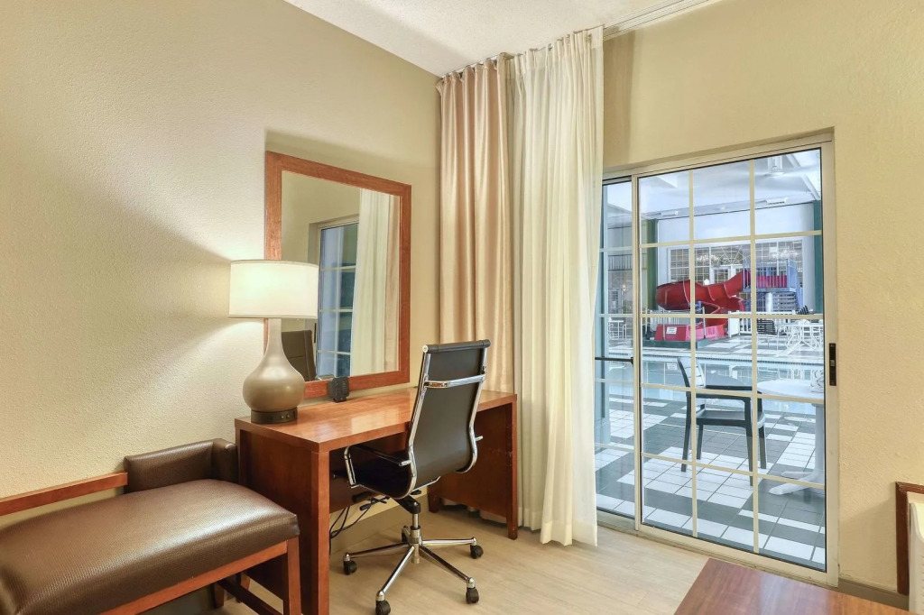 Comfort Suites Appleton Airport