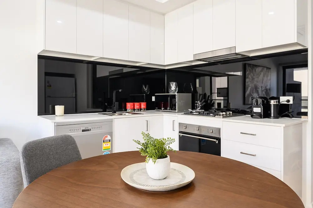 CARLISLE Bright Townhouse in Great Location