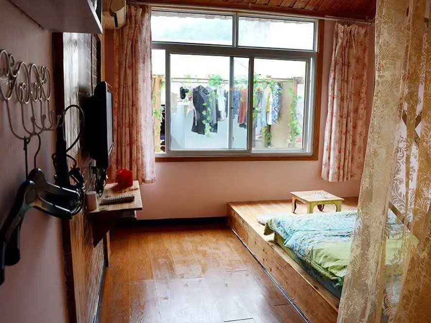 Fenghuang Encounter Time Inn