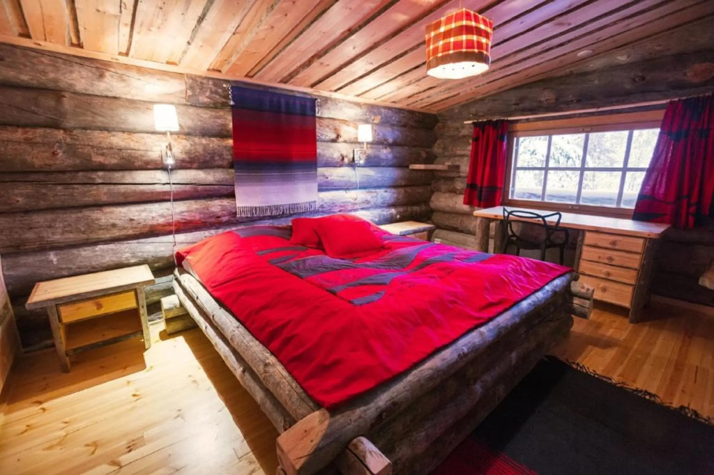 Kakslauttanen Arctic Resort - Igloos and Chalets