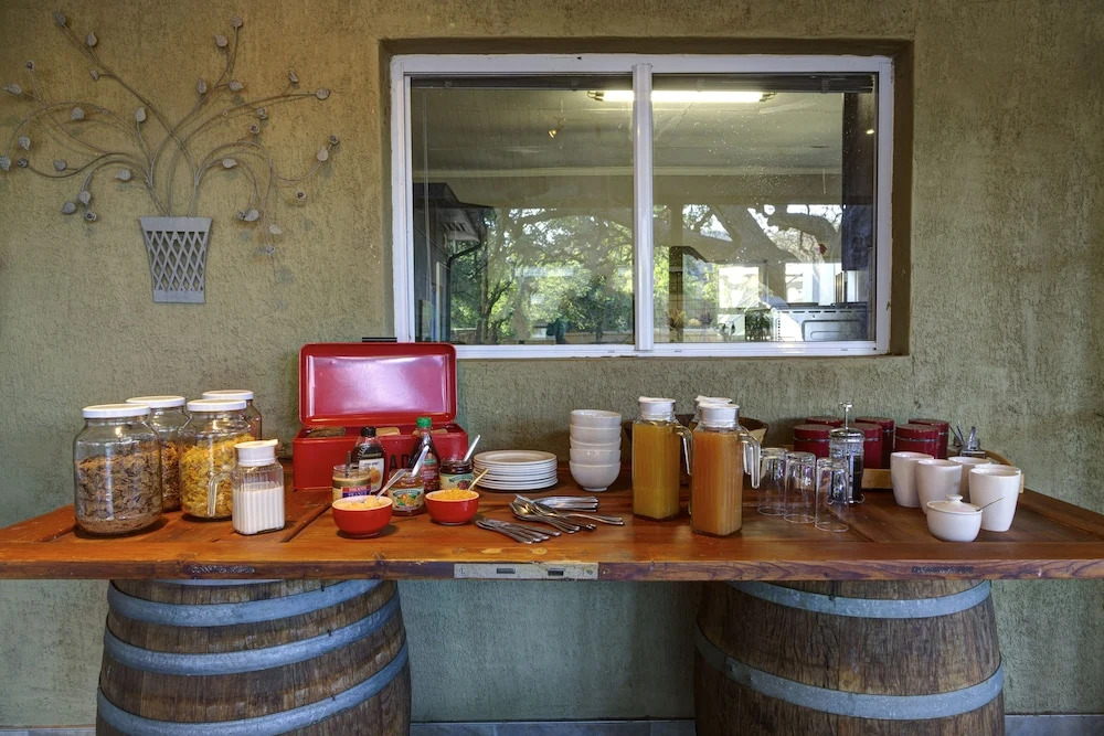Naankuse Travellers Inn - Hostel